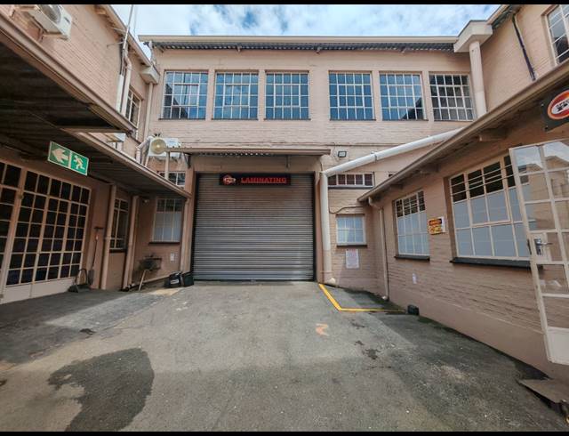 3,045M² WAREHOUSE FOR SALE IN ROBERTSHAM